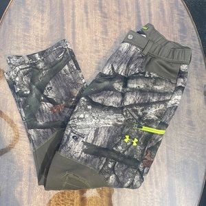 Under armour hunting pants size large